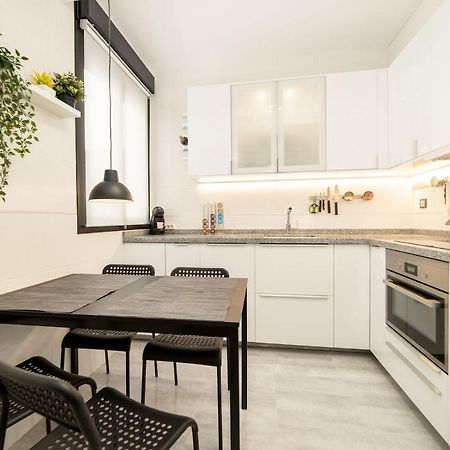 -Malagasunapts- Stylish City Centre Pool&Parking المظهر الخارجي الصورة