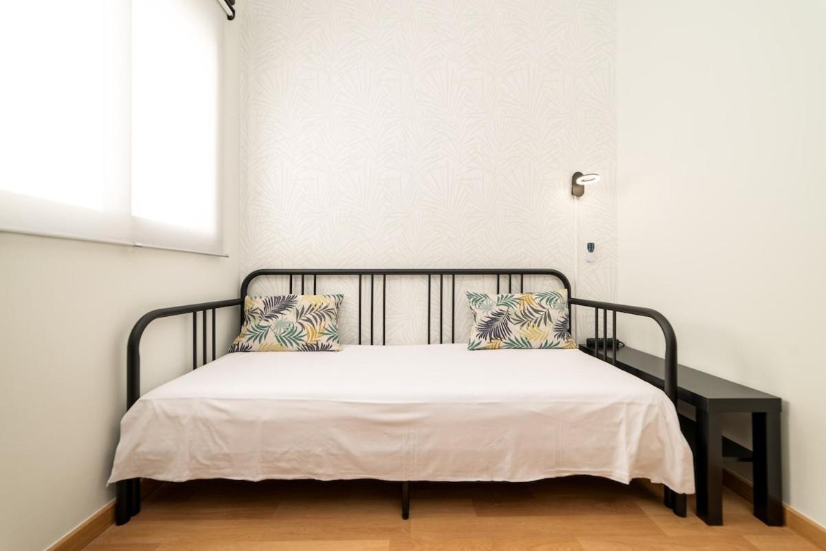 -Malagasunapts- Stylish City Centre Pool&Parking المظهر الخارجي الصورة