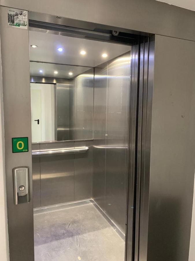 -Malagasunapts- Stylish City Centre Pool&Parking المظهر الخارجي الصورة