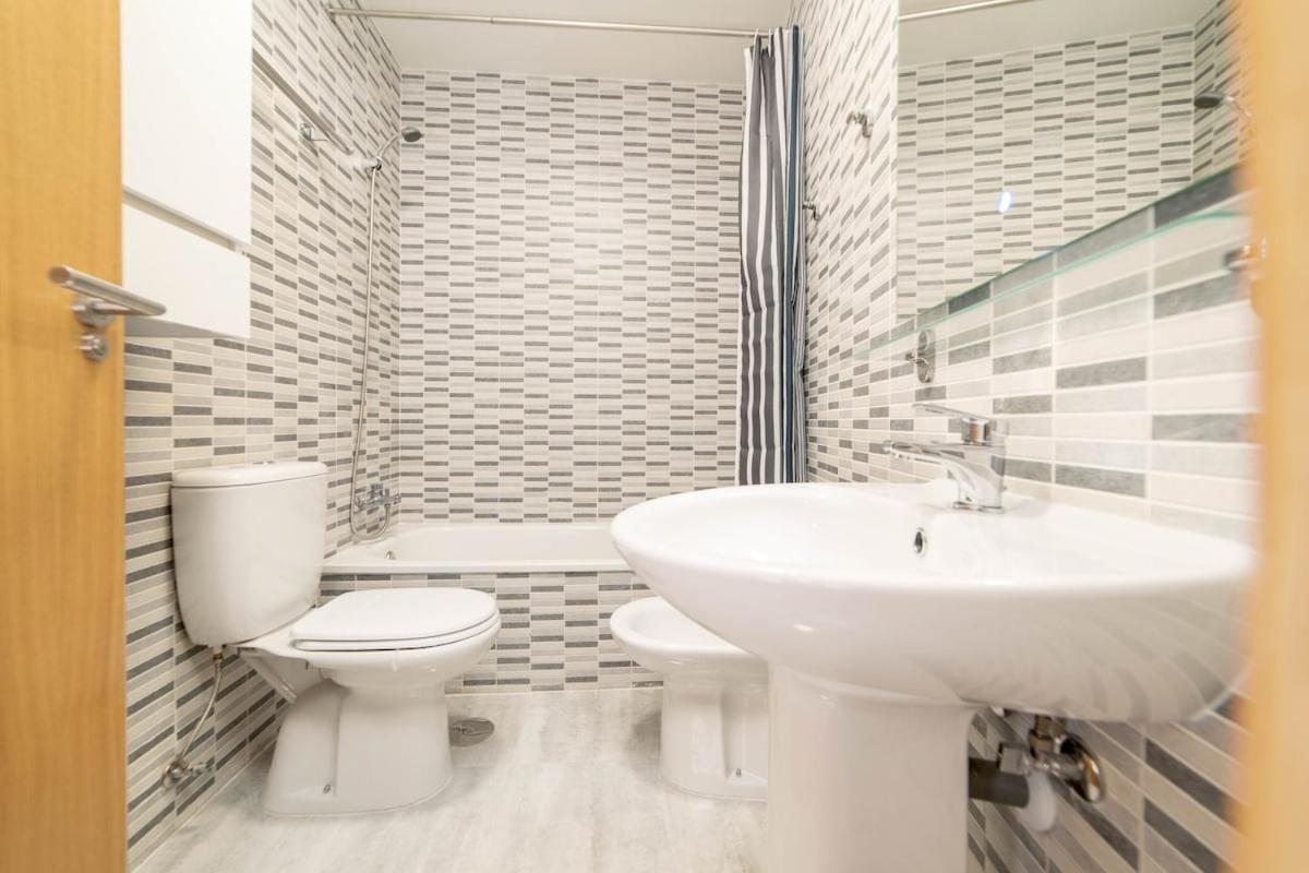 -Malagasunapts- Stylish City Centre Pool&Parking المظهر الخارجي الصورة