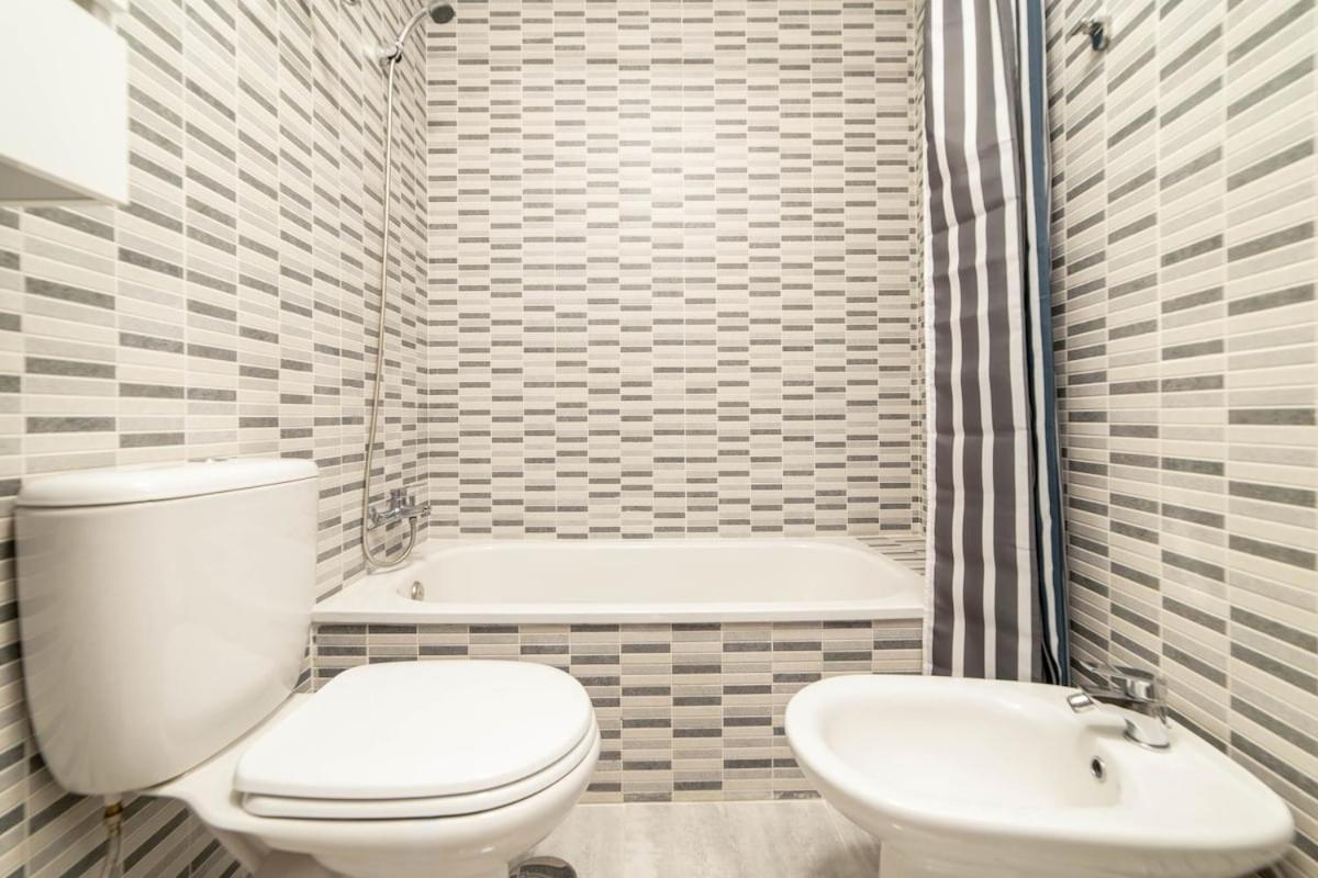 -Malagasunapts- Stylish City Centre Pool&Parking المظهر الخارجي الصورة